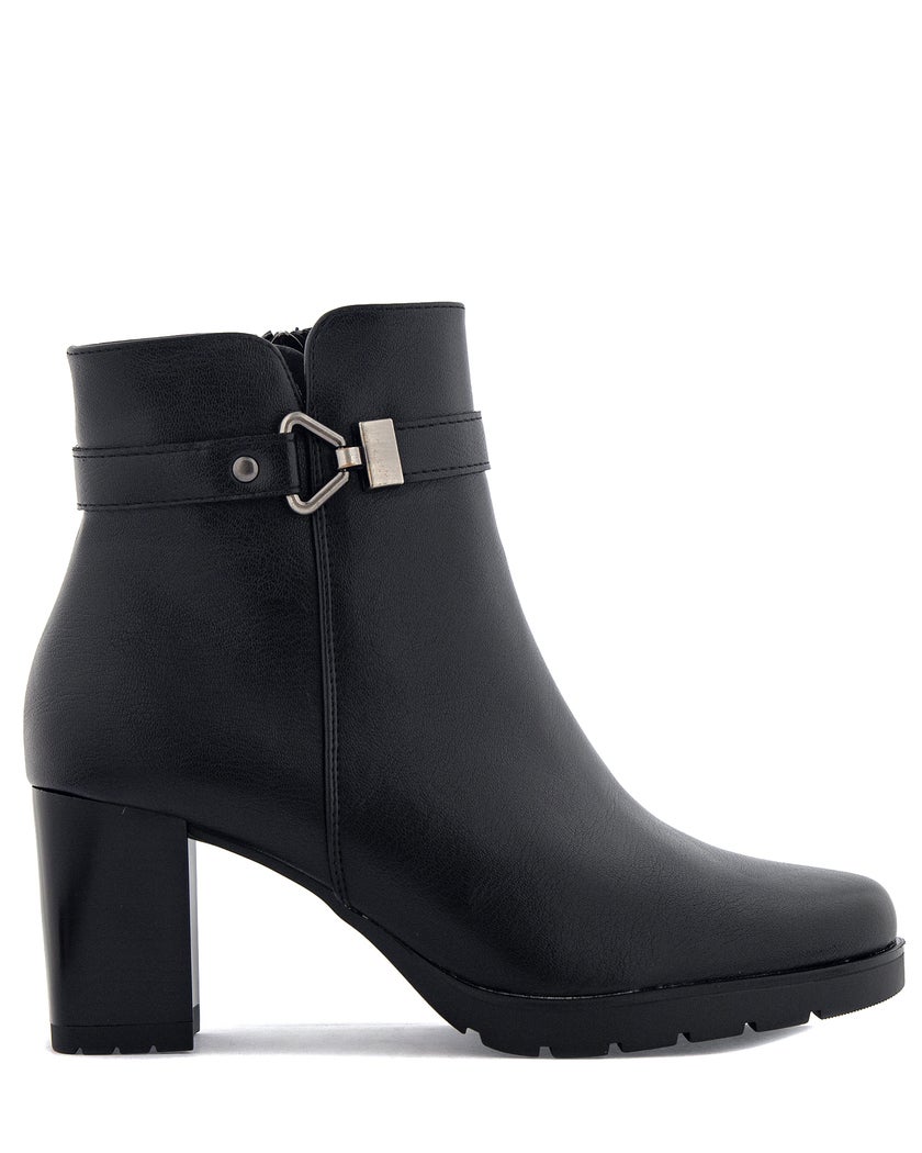 Emelie Strandberg Svart