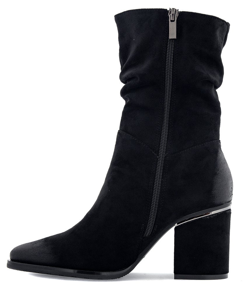 Emelie Strandberg Svart