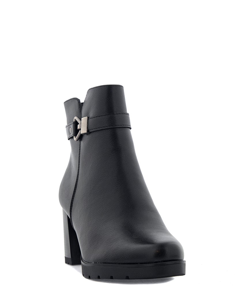 Emelie Strandberg Svart