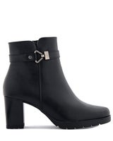 Emelie Strandberg Svart