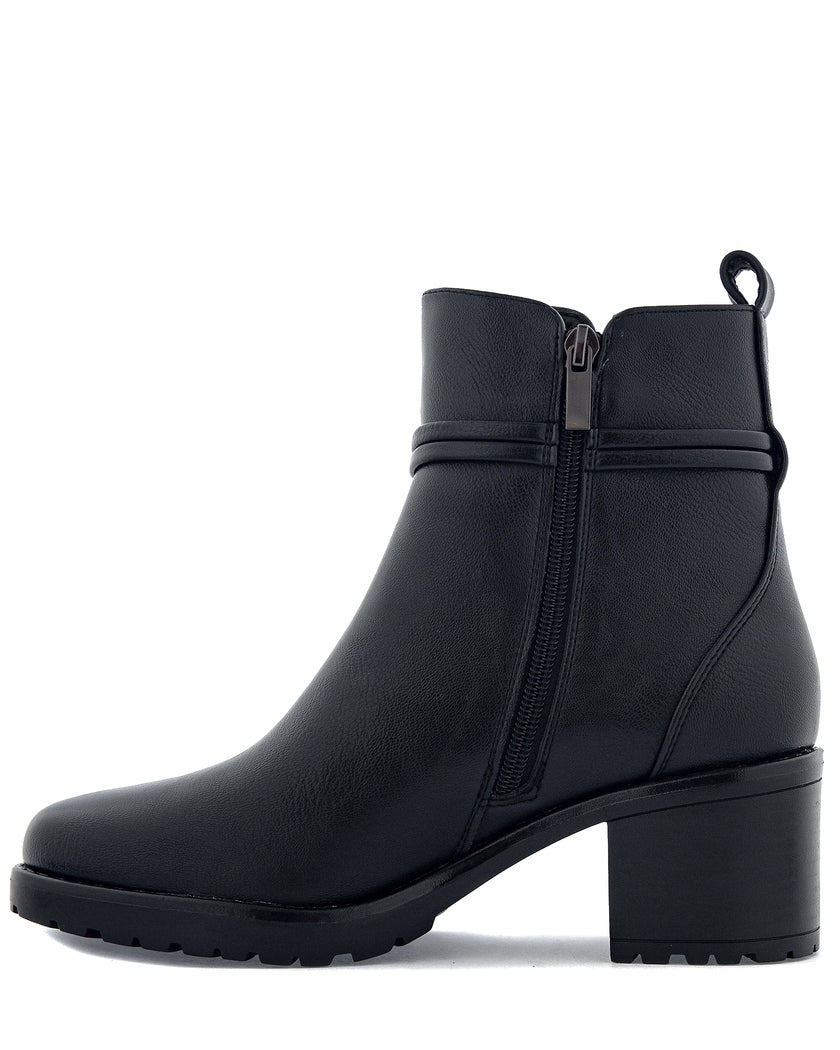 Emelie Strandberg Svart