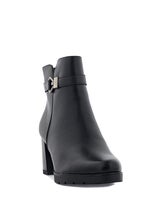 Emelie Strandberg Svart