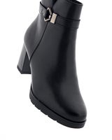 Emelie Strandberg Svart