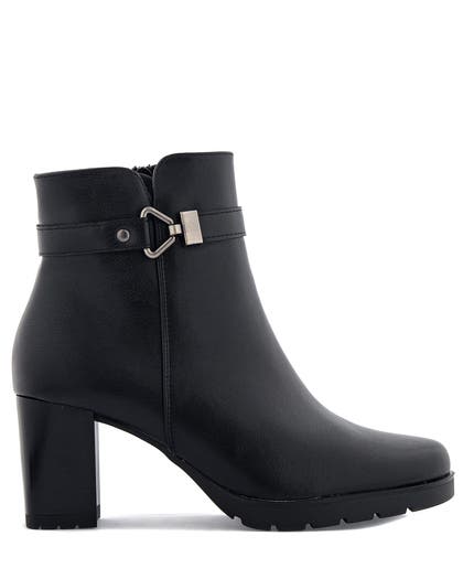 Emelie Strandberg Svart