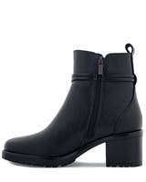 Emelie Strandberg Svart